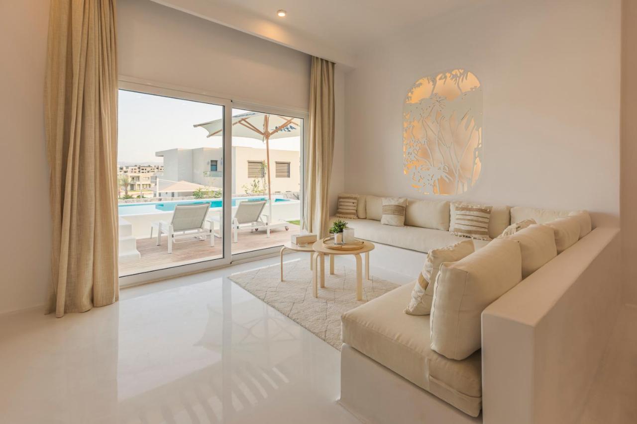 עיין סוחנה Tanoak Resort מראה חיצוני תמונה A living room at the hotel