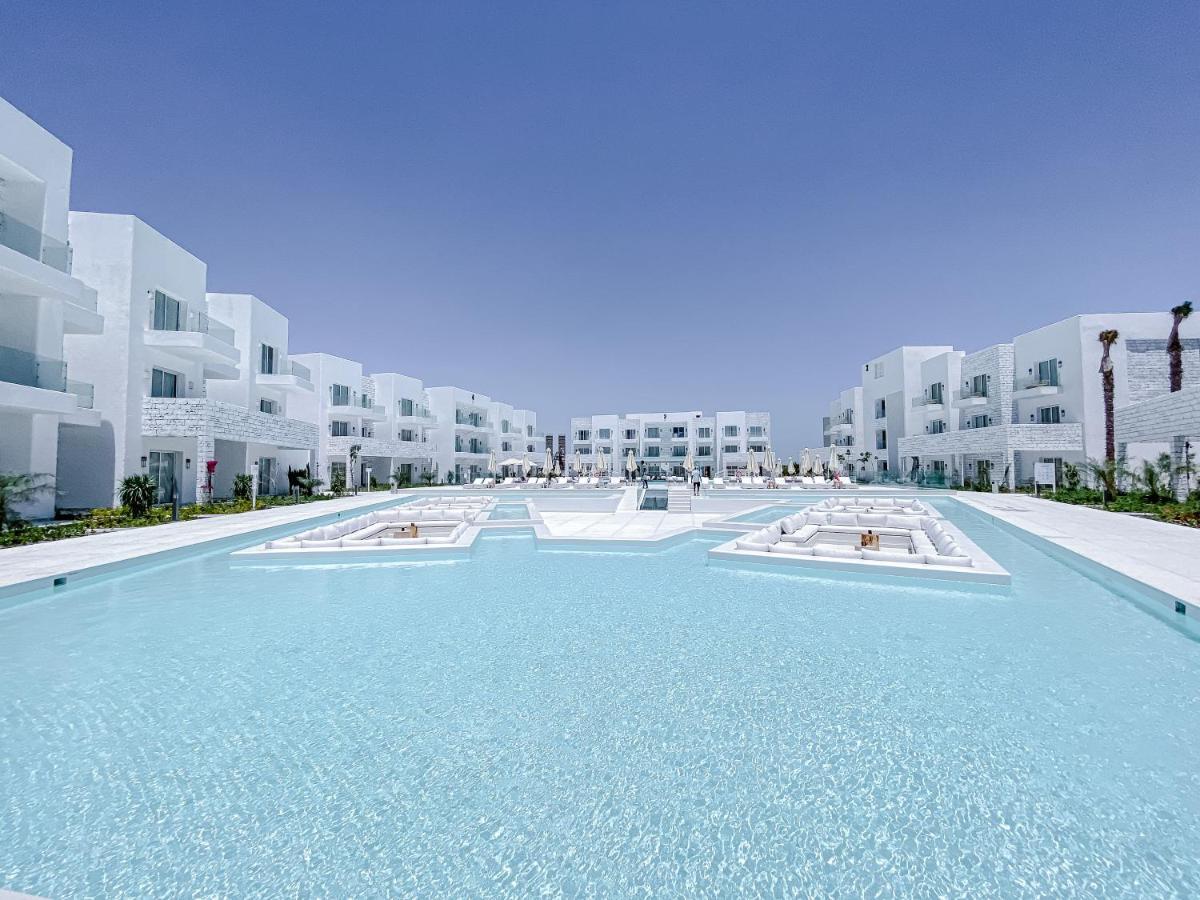 עיין סוחנה Tanoak Resort מראה חיצוני תמונה The resort's main pool